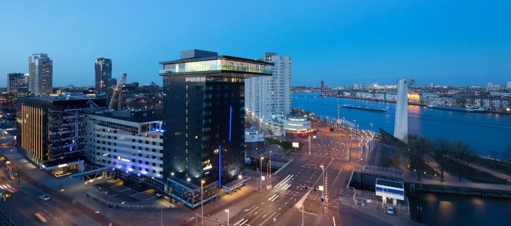 Mainport Design Hotel Rotterdam - Romantisch jacuzzi hotel