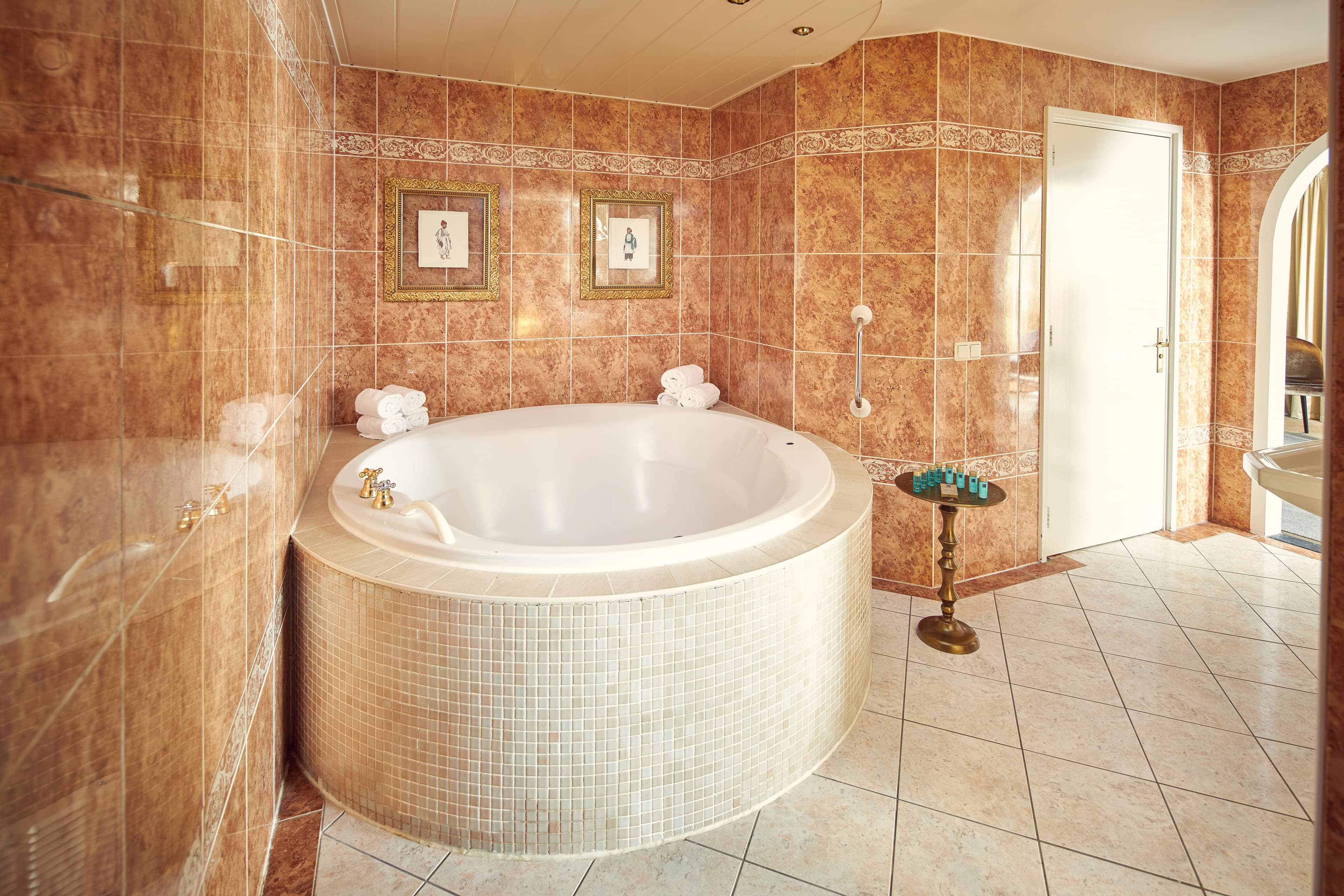 Hotelkamer met jacuzzi in Emmeloord - Van der Valk Emmeloord